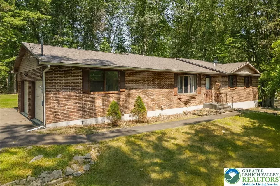 Exterior - 2220 Paper Ln, East Stroudsburg, PA 18302 photo 2 of 11