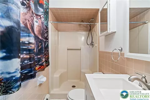 Bath - 2220 Paper Ln, East Stroudsburg, PA 18302 photo 1 of 5