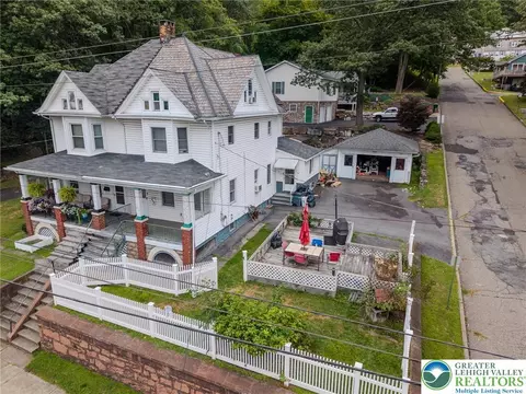 403 W Applegate Ave, Pen Argyl, PA 18072