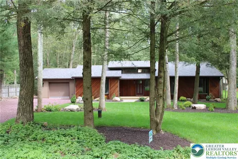 108 Midway Dr, Jim Thorpe, PA 18229