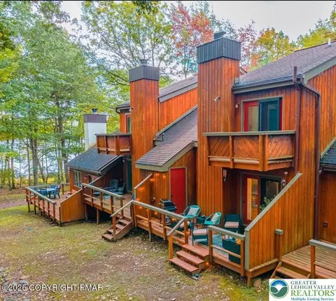 73 Warbler Ct, Lake Harmony, PA 18624