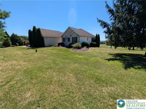 2733 Buss Rd, Bath, PA 18014