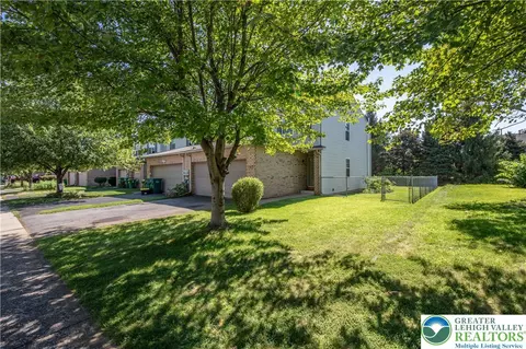 2810 Sequoia Dr, Macungie, PA 18062