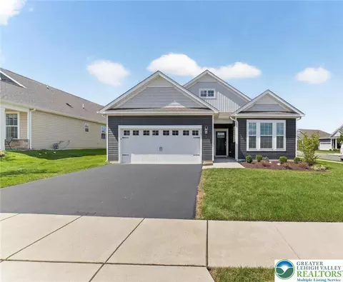 7963 August Ave, Breinigsville, PA 18031