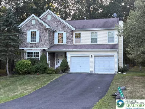 2146 Bedford Dr, Saw Creek, PA 18324