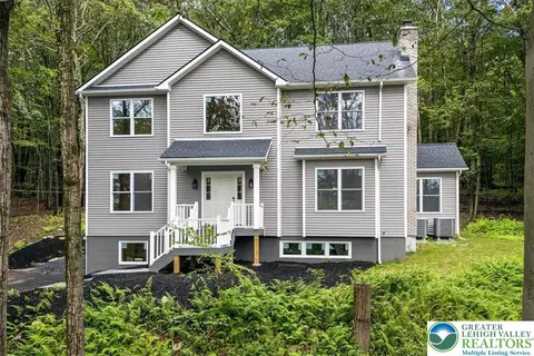 141 Lookout Ct, Henryville, PA 18332