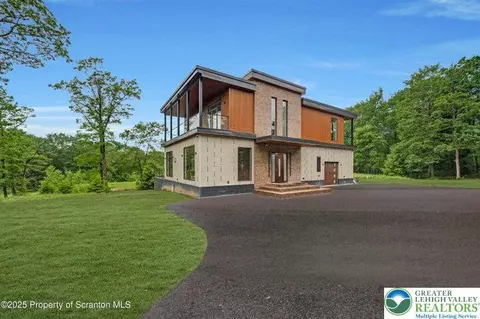 130 Laurelbrook Dr, Bear Creek Twp, PA 18602