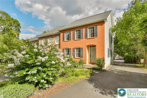 106 Garden Ct, Emmaus, PA 18049