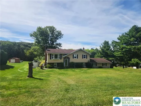 3632 Church St, Slatington, PA 18080
