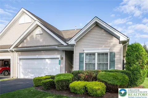 2045 Bally Dr, Northampton, PA 18067