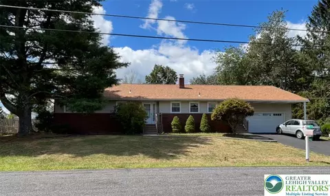 2215 Sutton Dr, Stroudsburg, PA 18360