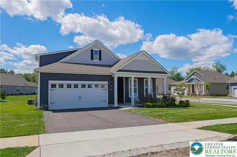 7879 Keystone Dr, Breinigsville, PA 18031