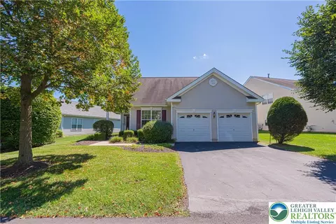 1889 Alexander Dr, Macungie, PA 18062