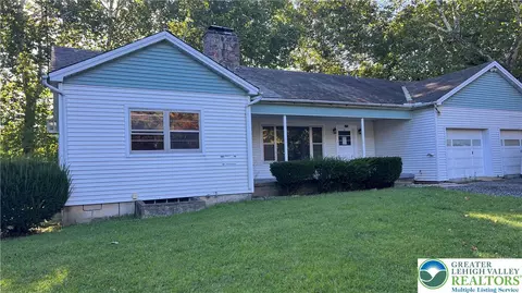 6172 Airport Rd, Allentown, PA 18109