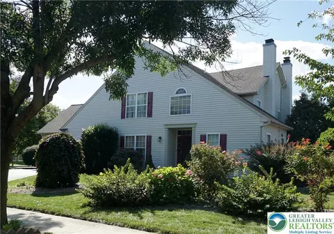 6007 Timberknoll Dr, Macungie, PA 18062