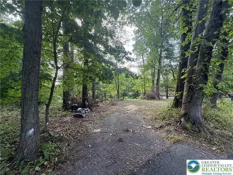 6551 Blue Church Rd S, Coopersburg Boro, PA 18036