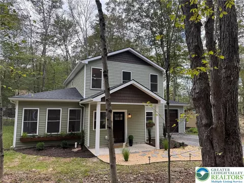 2187 Lehigh Dr, Pocono Lake, PA 18347