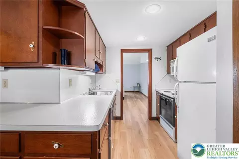 1411 Linden St, Bethlehem, PA 18018 photo 3