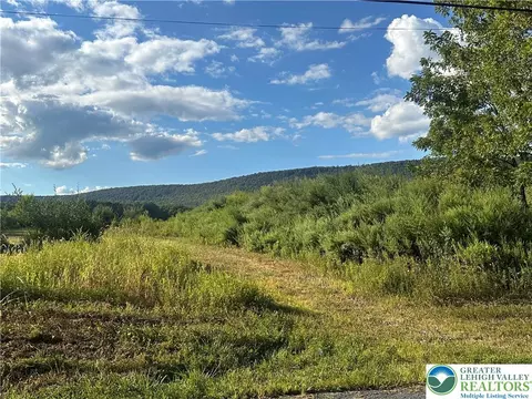 1215 N Cottonwood Rd, Lehigh Twp, PA 18038