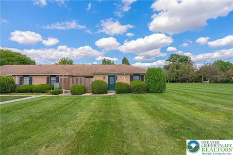 2771 Rolling Green Pl, Macungie, PA 18062