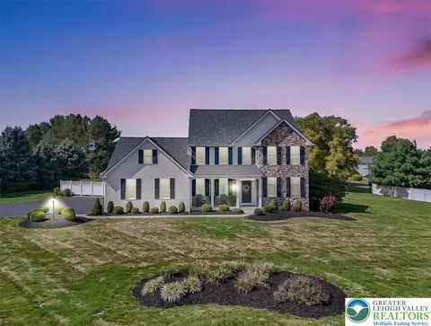 5900 Colony Dr, Bethlehem, PA 18017