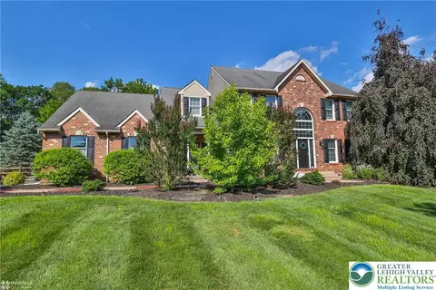 2949 Victoria Ln, Allentown, PA 18104