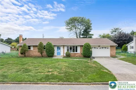 5415 Towanda Dr, Bethlehem, PA 18017