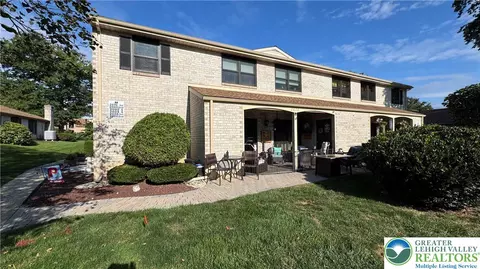 2878 Whitemarsh Pl, Macungie, PA 18062