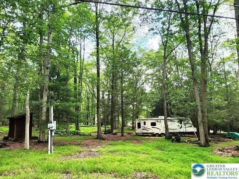 8 Oak Dr, Penn Forest Twp, PA 18229