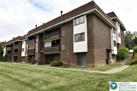 1575 Creekside Rd #A20, Whitehall, PA 18052