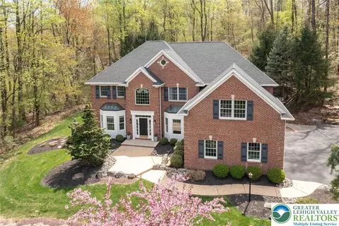5572 Northwood Dr, Center Valley, PA 18034