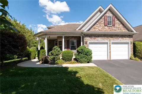 49 Inverness Ln, Palmer Township, PA 18045