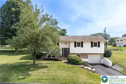919 Carbon St, Walnutport, PA 18088