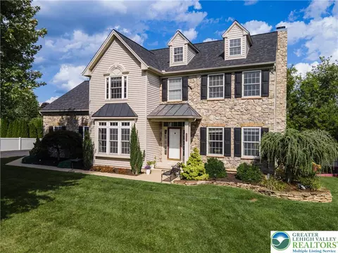 4311 Shadowstone Dr, Forks Twp, PA 18040