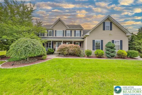 2720 New England Dr, Nazareth, PA 18064