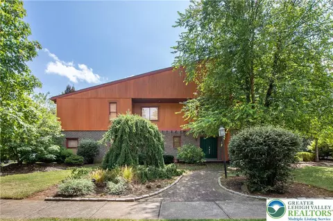 3908 Short Hill Dr, Allentown, PA 18104