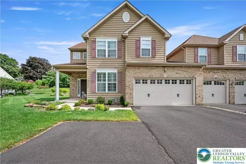 767 Swallow Tail Ln, Breinigsville, PA 18031