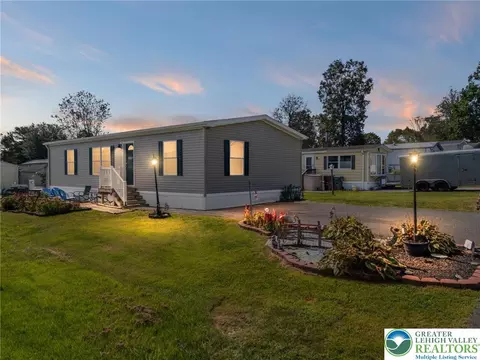 107 Haddon Dr, Macungie, PA 18062
