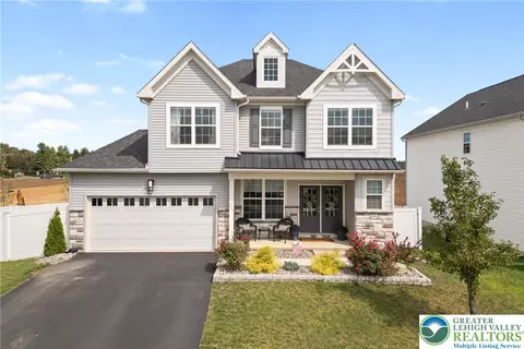 325 Kingsbarns Ln, Northampton, PA 18067