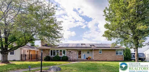 1 E Pine St, Emmaus, PA 18049