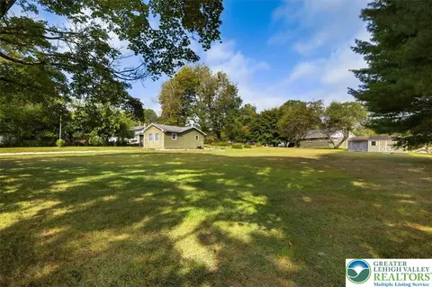 406 Jones St, Mount Bethel, PA 18343