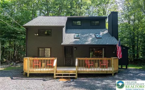 433 Berry Ln, Pocono Lake, PA 18347