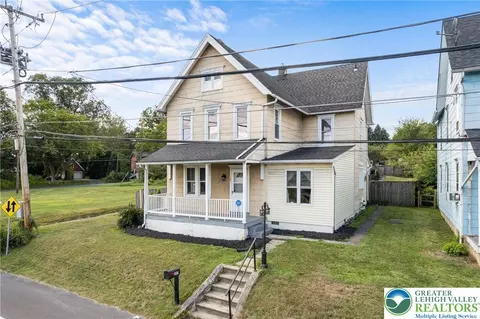 297 Blue Mountain Dr, Cherryville, PA 18035