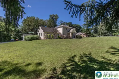 3256 Woodlea Rd, Orefield, PA 18069