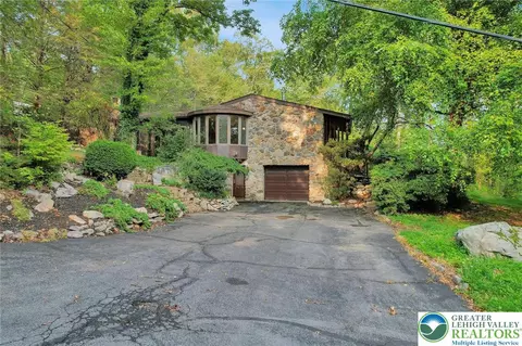 913 Constitution Ave, Pen Argyl, PA 18072
