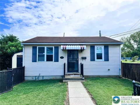 3130 Quarry St, Hokendauqua, PA 18052