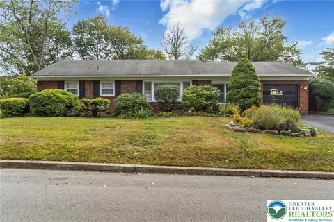 4218 Windsor Dr, Allentown, PA 18104