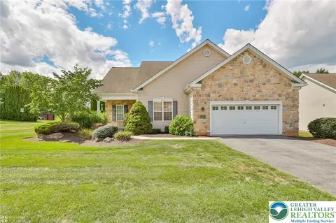 1360 Hennaberry Ln, Forks Twp, PA 18040