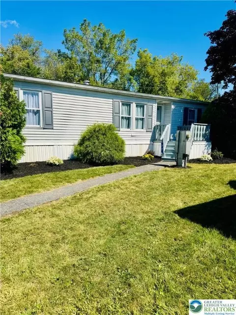 77 Juniper Ct, Bath, PA 18014 photo 3