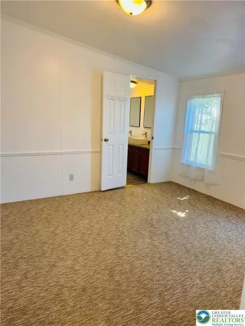 77 Juniper Ct, Bath, PA 18014 photo 12